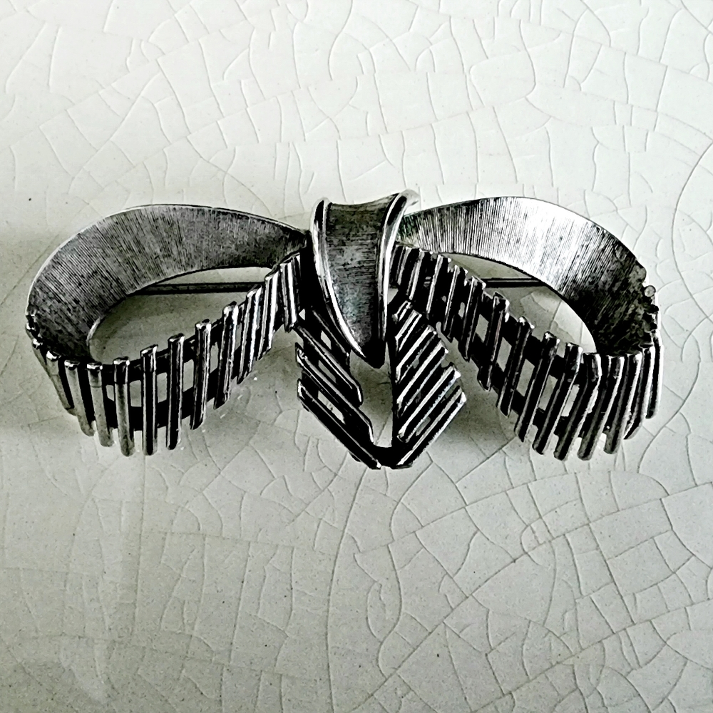 Vintage Trifari silver brutalist MCM bow brooch collectors item rare find